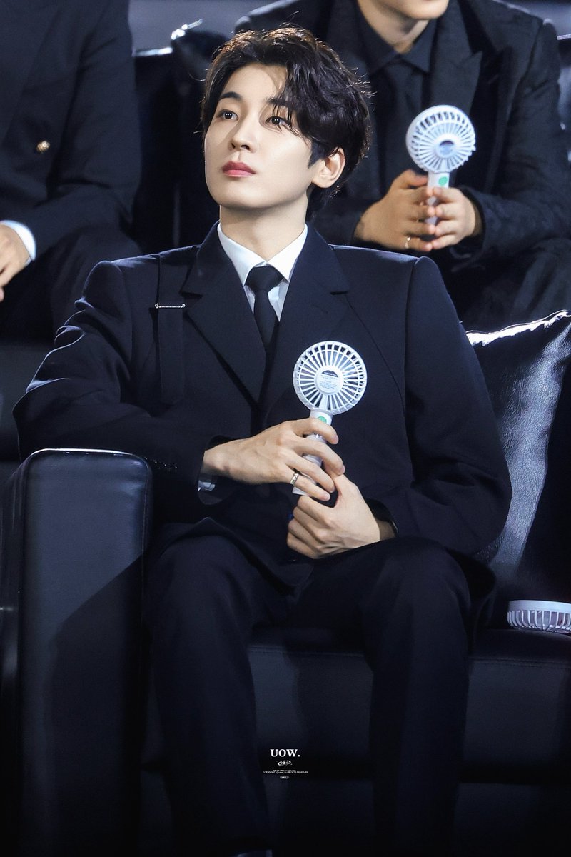 ur_only_won0717's tweet image. 𝐃-𝟒𝟕𝟎

240106 골든디스크 HD

🫳🏻

#원우 #전원우 #WONWOO #ウォヌ
#세븐틴 #SEVENTEEN