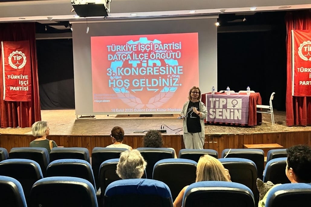 tipmugla_'s tweet photo. Datça İlçe Örgütümüzün Üçüncü Olağan Seçimli Kongresi, dün Bulent Ecevit Kültur Merkezinde gerçekleştirilmiştir.

Kongrede belirtilen hedefler değerlendirilmiş, siyasi gelişmeler doğrultusunda ilçe örgütünün yeni dönem çalışmaları tartışılmıştır. 

TİP Muğla İl yöneticileri, ilçe üyelerinin yanı sıra diğer siyasi parti, basın ve STK temsilcilerinin katılımıyla gerçekleştirilen kongrede Hatice Zehra Kahraman yeniden ilçe başkanı seçilmiştir. 

Datça İlçe Yönetim Kurulu görevlileri ise Mehmet Feyyaz Soyver, Latife Yapıcı, Büşra Alemdar Deveci, Figen Yiğit ve Turan Dalbudak olmuştur.