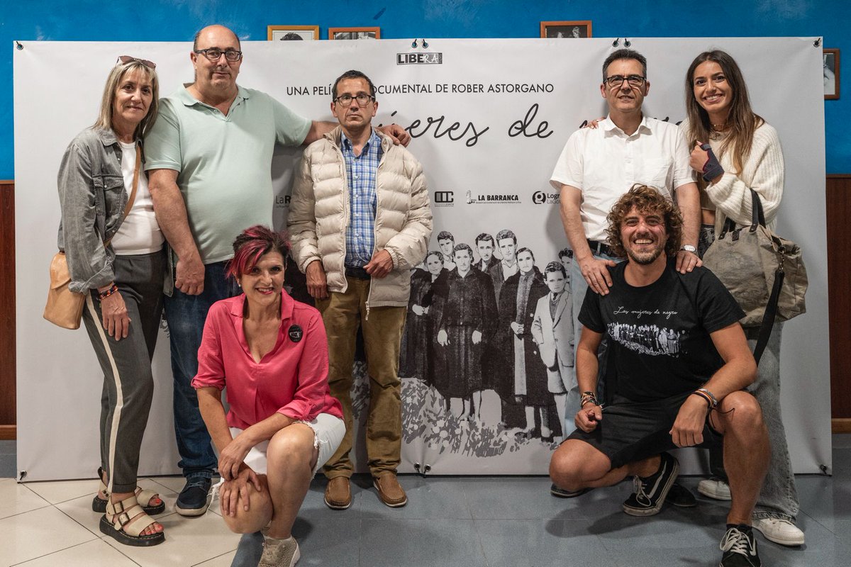 Proyección de #LasMujeresDeNegro en #Nájera.
Una gran emoción ver el Cine Doga lleno. Muchas gracias a todxs lxs que vinisteis, gracias por los aplausos, por las palabras de cariño, por el apoyo, por el interés en la memoria.
Gracias de todo corazón 
#película #women #film #Cine