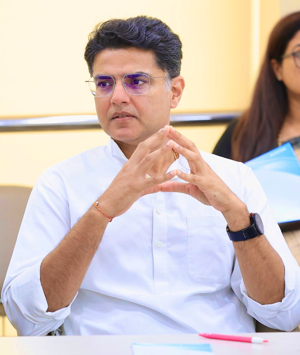 Adv Vipin Nagar (@vipinnagarx) on Twitter photo कांग्रेस मे गाँधी परिवार के बाद इनसे बड़ा नेता कोई नहीं है जिसकी पूरब से लेकर पश्चिम तक उत्तर से लेकर दक्षिण तक हर वर्ग मे मजबूत पकड़ है!
देश के अंदर कांग्रेस की हार के बाद जितना विरोध इस व्यक्ति का होता है उतना गाँधी परिवार का भी नहीं इसका साफ साफ मतलब यही है कि भाजपा नेता और कांग्रेस मे गाँधी परिवार के बाद इनसे बड़ा नेता कोई नहीं है जिसकी पूरब से लेकर पश्चिम तक उत्तर से लेकर दक्षिण तक हर वर्ग मे मजबूत पकड़ है!
देश के अंदर कांग्रेस की हार के बाद जितना विरोध इस व्यक्ति का होता है उतना गाँधी परिवार का भी नहीं इसका साफ साफ मतलब यही है कि भाजपा नेता और