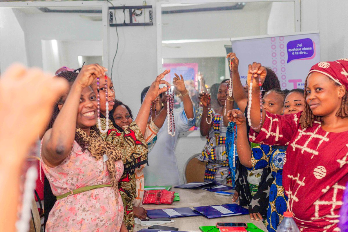 C’est l'une des raisons pour lesquelles, au-delà de la vulgarisation de ladite loi, cet atelier d'échanges a accordé une place importante aux échanges sur les méthodes contraceptives.

💇🏾‍♀️💅🏿🧵 Les Patronnes d’ateliers mobilisées ont été initiées à la fabrication de colliers