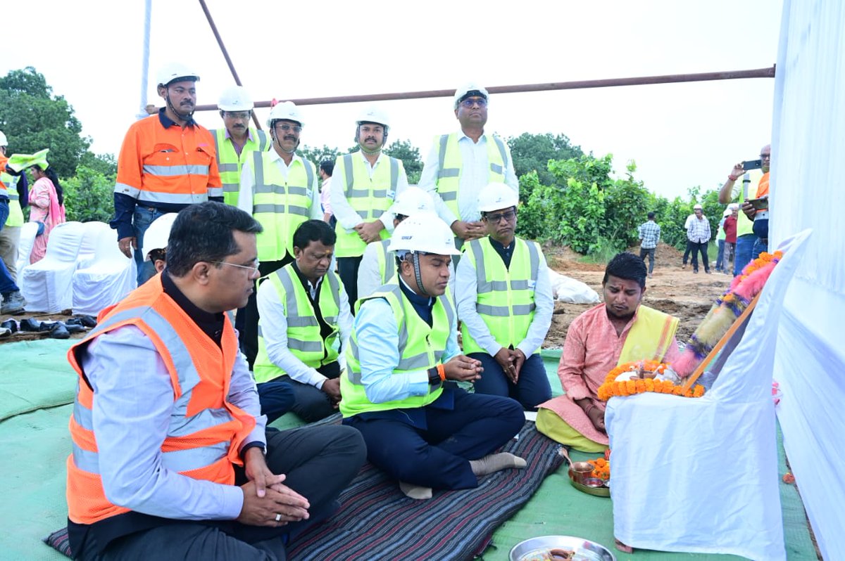 ANR_online's tweet photo. @connectMSPGCL  has inaugurated box cut operations at Gare Palma Sector II coal mine Raigarh with 23.6 MTPA capacity Adani Enterprises proudly partners to ensure reliable coal supply boost energy security create jobs and drive sustainable growth #responsiblemining #smartmining https://t.co/dbfdoWyC5o