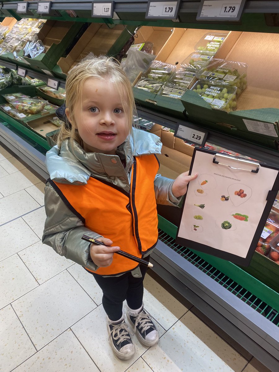 wlbeyc's tweet image. We have been learning about different fruit and vegetables. Thank you to Lidl Bathgate for welcoming us to their shop to find the food on our checklists. We had a great visit. #communitylearning #beycliteracy #sortandmatch #simoa