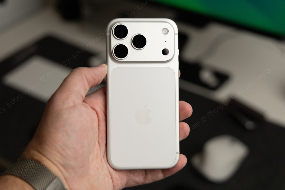 عودة بعد غياب مع #iPhone17Pro الفضي