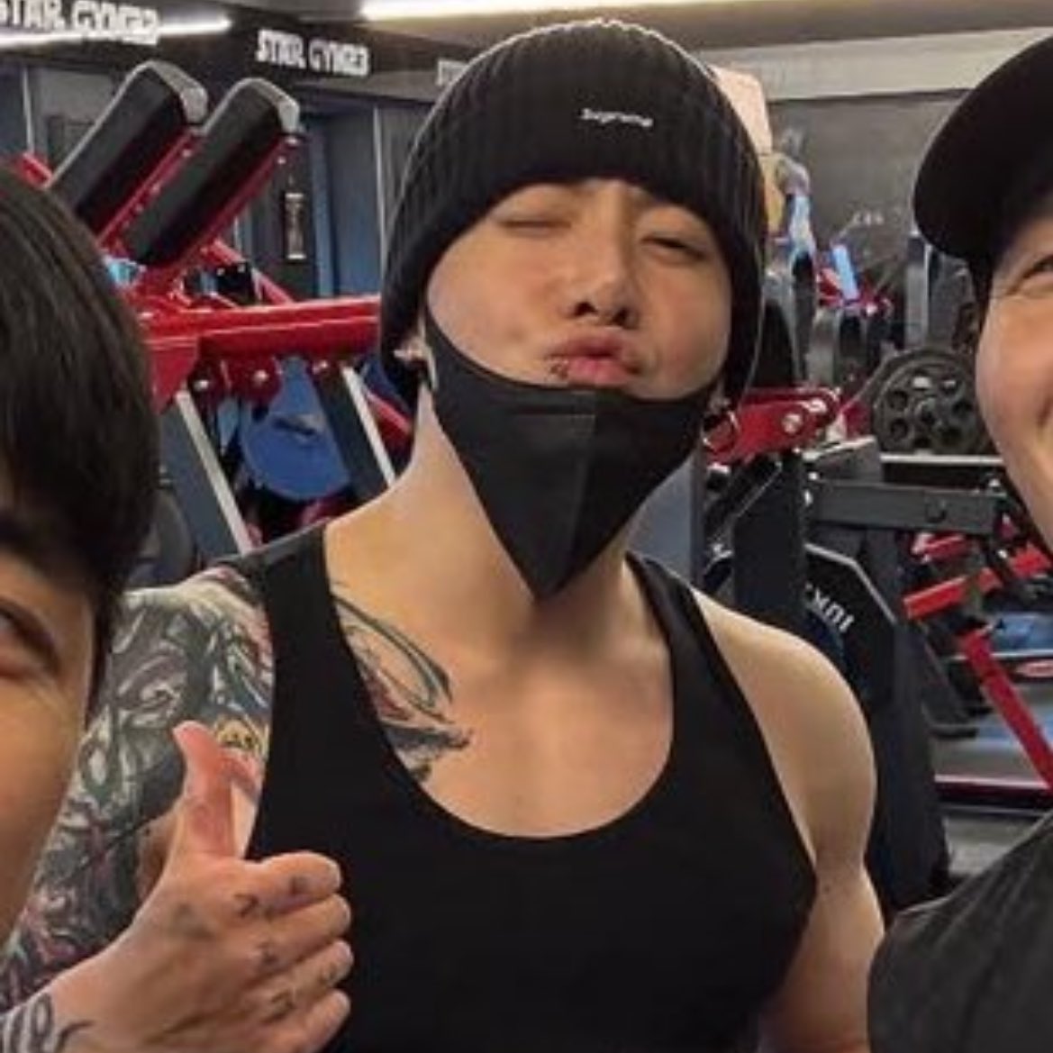 ay ekrani yenilememistim sok oldum siktir git masumane bir fikir bile besleyemiuorum sana artik