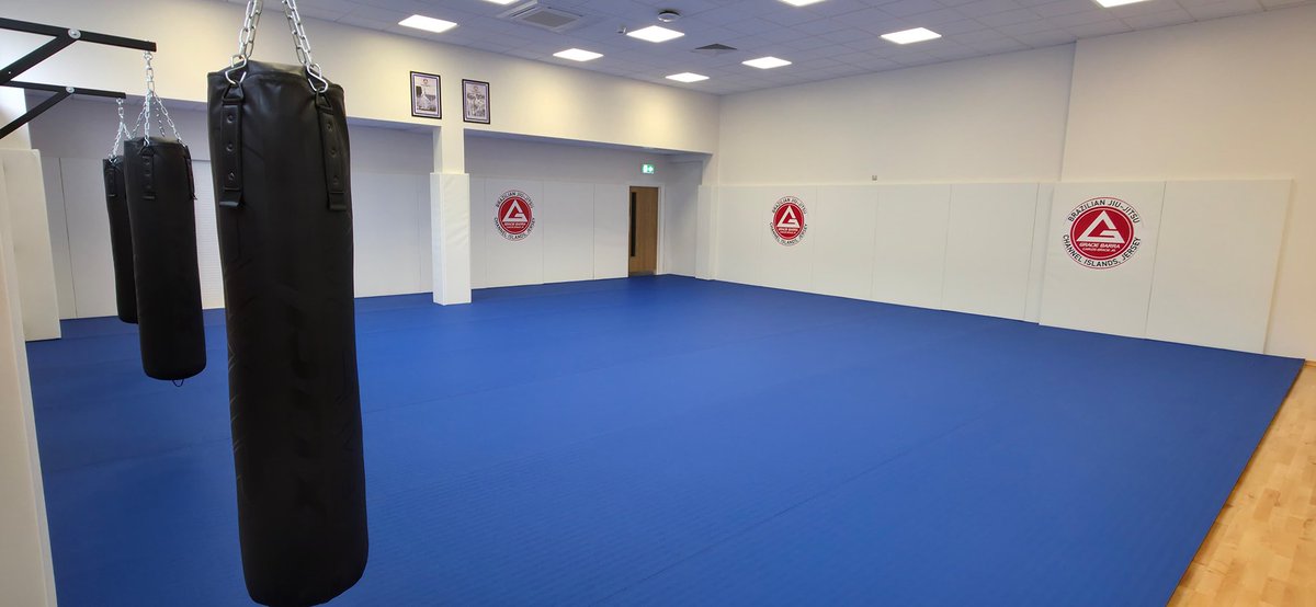 contisports's tweet image. Complete fit out of two marital arts rooms at our Jersey project. Judo and Jiu Jitsu dojos with matting, wall padding, column padding and punchbags on brackets. Looking amazing! #OneStopShop continentalsports.co.uk/indoor-sports/…