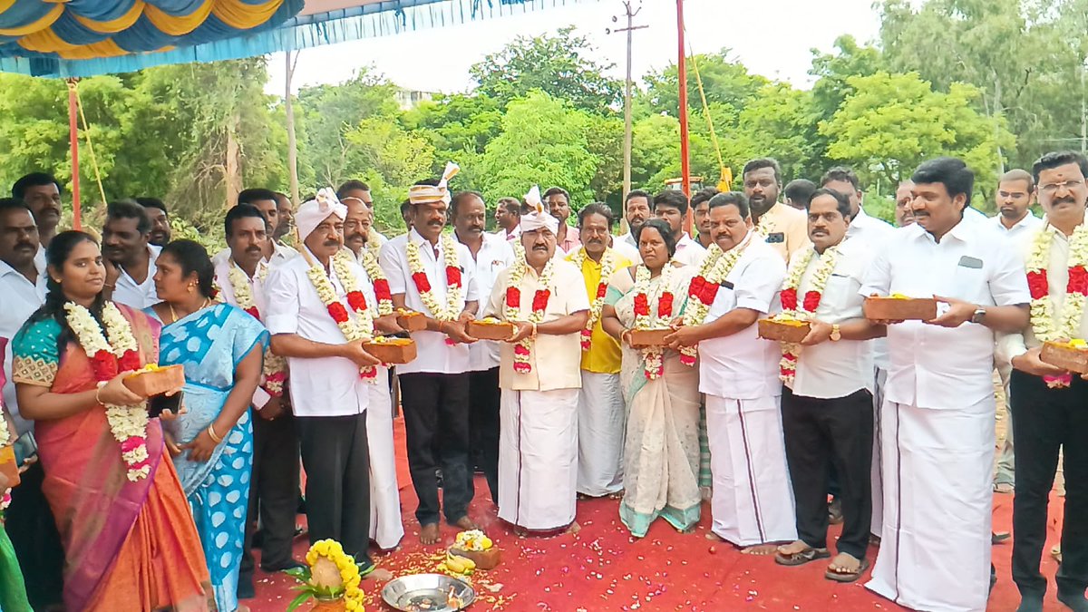 SivakumarState's tweet image. தமிழ்நாடு அரசு வேளாண்மை- உழவர் நலத்துறை வேளாண்மைத்துறை சார்பில் மயிலம் ஊராட்சி ஒன்றிய அலுவலக வளாகத்தில் ஒருங்கிணைந்த வேளாண்மை விரிவாக்க மையம் கட்டிட அடிக்கல் நாட்டு விழாவில் கலந்து கொண்டு அடிக்கல் நாட்டி பூஜையை துவக்கி வைத்தேன்...