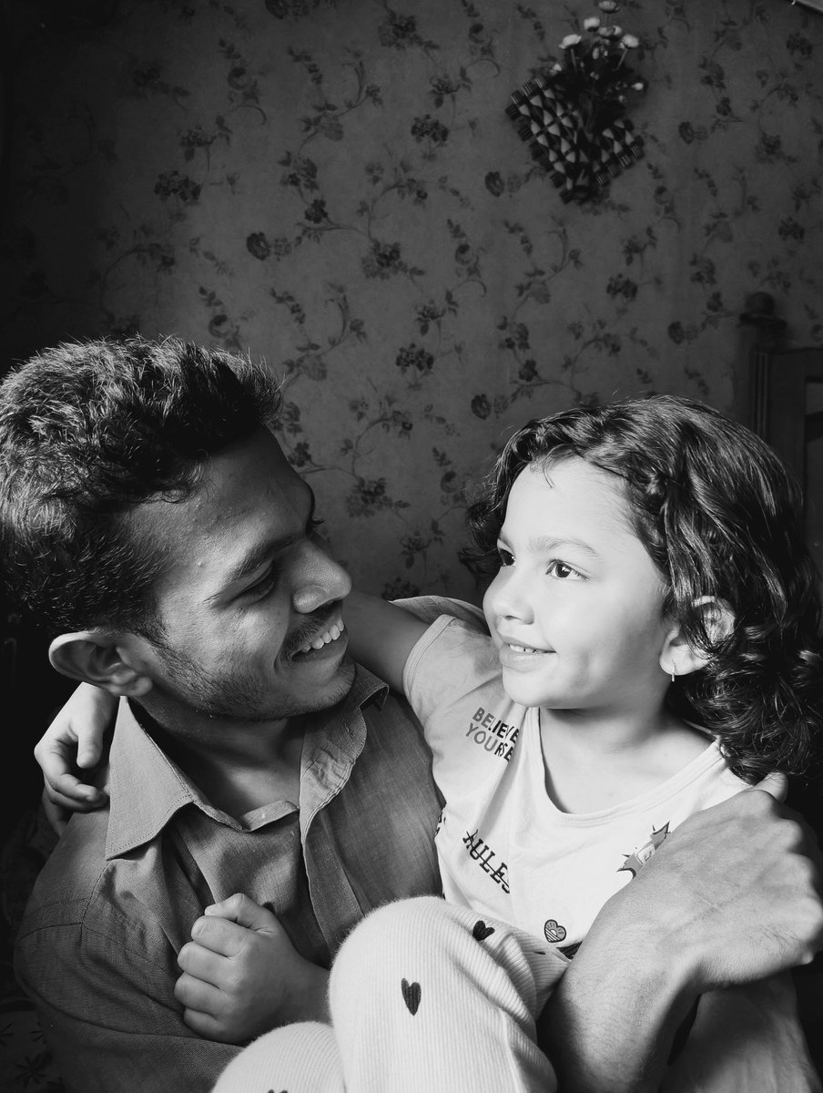 Sumeetshelte's tweet photo. Candid hits different in Black &amp; White Preset on the CMF Phone 2 Pro 🖤

#WithCMFPhone2Pro @cmfbynothing @nothing @nothingindia @getpeid @AkisEvangelidis @HimanshuT_CMF @Technerd_9 https://t.co/PVr133S3WD