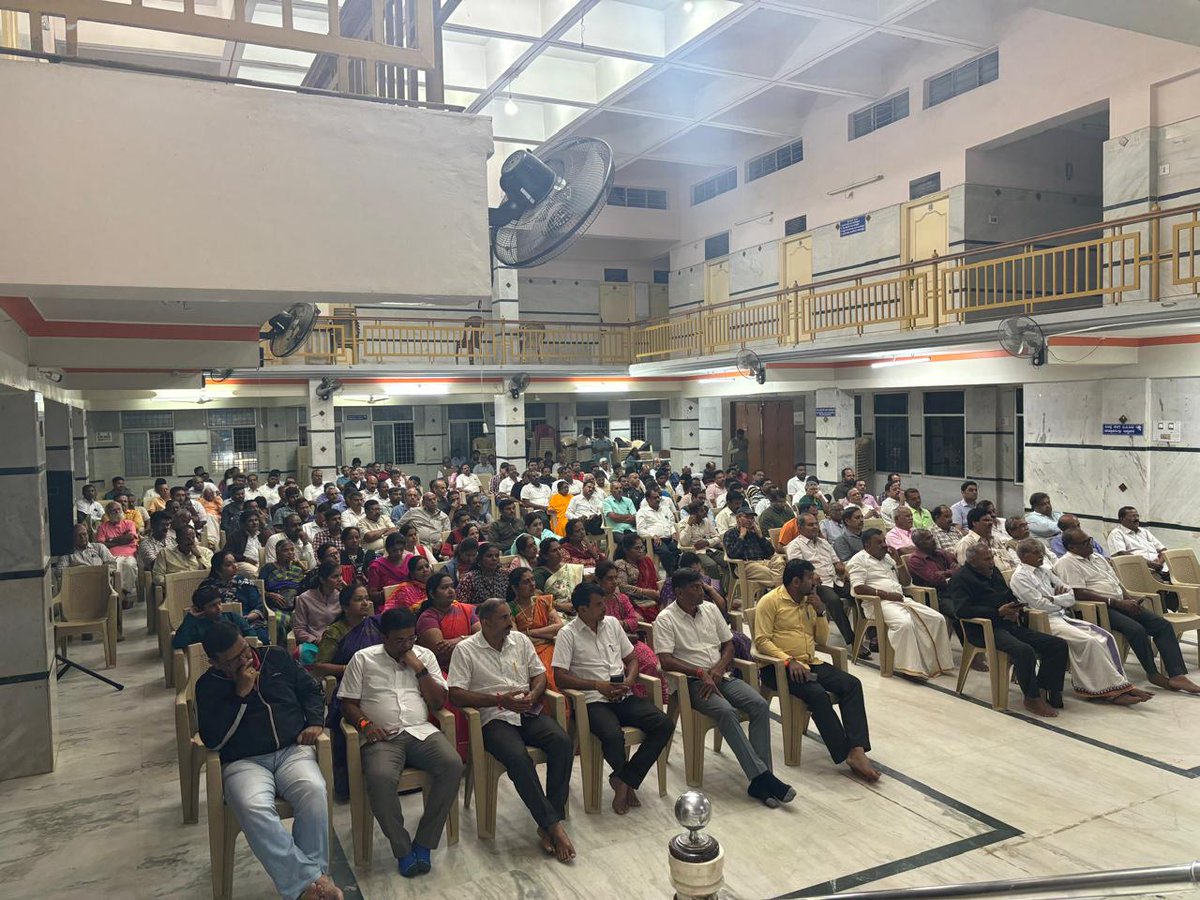 ಹಾಸನ:  ಮಂಥನ ಹಾಸನ ವತಿಯಿಂದ 'ಸಂಘ ಶತ ಪಥ : ನೂರರ ಹಾದಿ' ವಿಷಯದ ಕುರಿತು ಉಪನ್ಯಾಸ ಮತ್ತು ಸಂವಾದ ಕಾರ್ಯಕ್ರಮ ನಗರದ ಸೀತಾರಾಮಾಂಜನೇಯ ದೇವಸ್ಥಾನದಲ್ಲಿ ನಡೆಯಿತು. ರಾಷ್ಟ್ರೀಯ ಸ್ವಯಂಸೇವಕ ಸಂಘದ ಪ್ರಾಂತ ಪ್ರಚಾರ ಪ್ರಮುಖ್ ರಾಜೇಶ್ ಪದ್ಮಾರ್ ಉಪನ್ಯಾಸ ನೀಡಿದರು. ಮುಖ್ಯ ಅತಿಥಿಯಾಗಿ ಯುವ ವೈದ್ಯ ಡಾ ನವೀನ್ ಕೆಂಪೇಗೌಡ ಉಪಸ್ಥಿತರಿದ್ದರು.