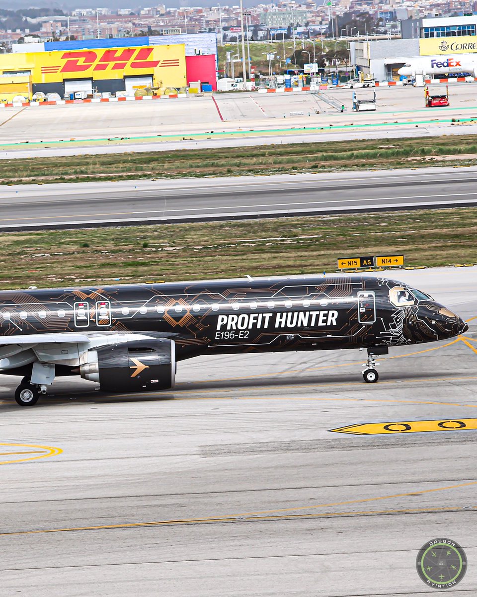 dasgonaviation's tweet photo. Recordando una de las visitas más raras y a la vez, más llamativas en BCN; éste E2 test de la fábrica de @embraer con la livery "Profit Hunter"🇧🇷

@Spottersbcn 
#aviation #spotting #barcelona #embraer #e2 #profithunter #taxiing #passion https://t.co/BflqCrjzGU