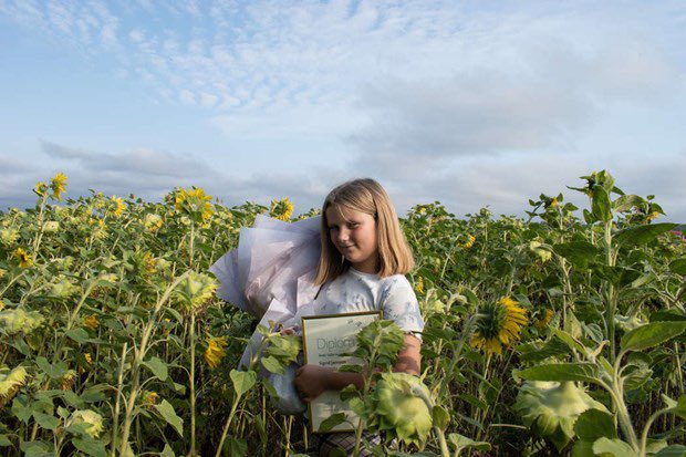 Kan ett hjärta vara större än kroppen? 

🌻Sigrid, 9 år, har sålt solrosor tre år i rad och donerat allt, 91 000kr, till Ukraina via Blågula Bilen. 

Nu är hon yngsta någonsin att bli ”Årets Vallentunabo”.

Grattis bästa Sigrid!
❤️🇺🇦

bit.ly/4mshMt9

Swish: 1236076665