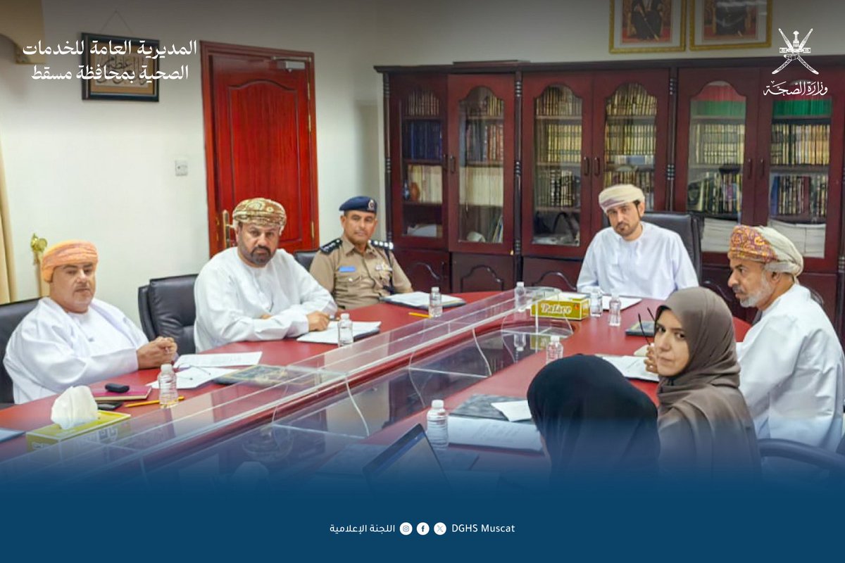 عقدت اللجنة الصحية بولاية بوشر اجتماعها الثاني لعام 2025 برئاسة الشيخ سعود بن حمير بن محمد آل مالك الشحي، نائب رئيس اللجنة.
​ناقش الاجتماع عدة مواضيع حيوية تتعلق بالمشاريع الصحية في الولاية، واستعرضت الدكتورة أنوار بنت أحمد اللواتية، مقررة اللجنة، الإنجازات والتطورات الصحية خلال