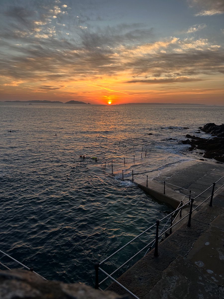 gnsymutterings's tweet image. #seaswim lovely early morning swim at La Vallette Guernsey 🇬🇬
