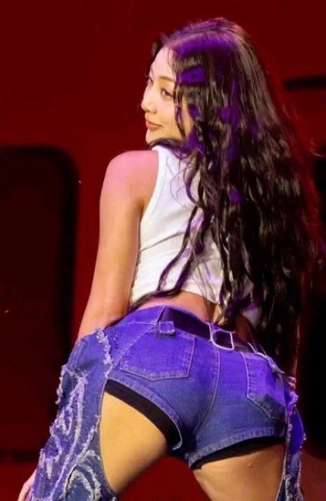 このぶっとくてえろーい体見て💕💢しこしこ始めちゃってるマゾー💕💕寸止めしてからdm来な💕💕カウントダウンしてイかせてやるから💕💕💢その代わりザーメンビュル💕︎ビュル💕︎って情けないところ見せてね💕💕🤭 #貼り合い #連れオナ