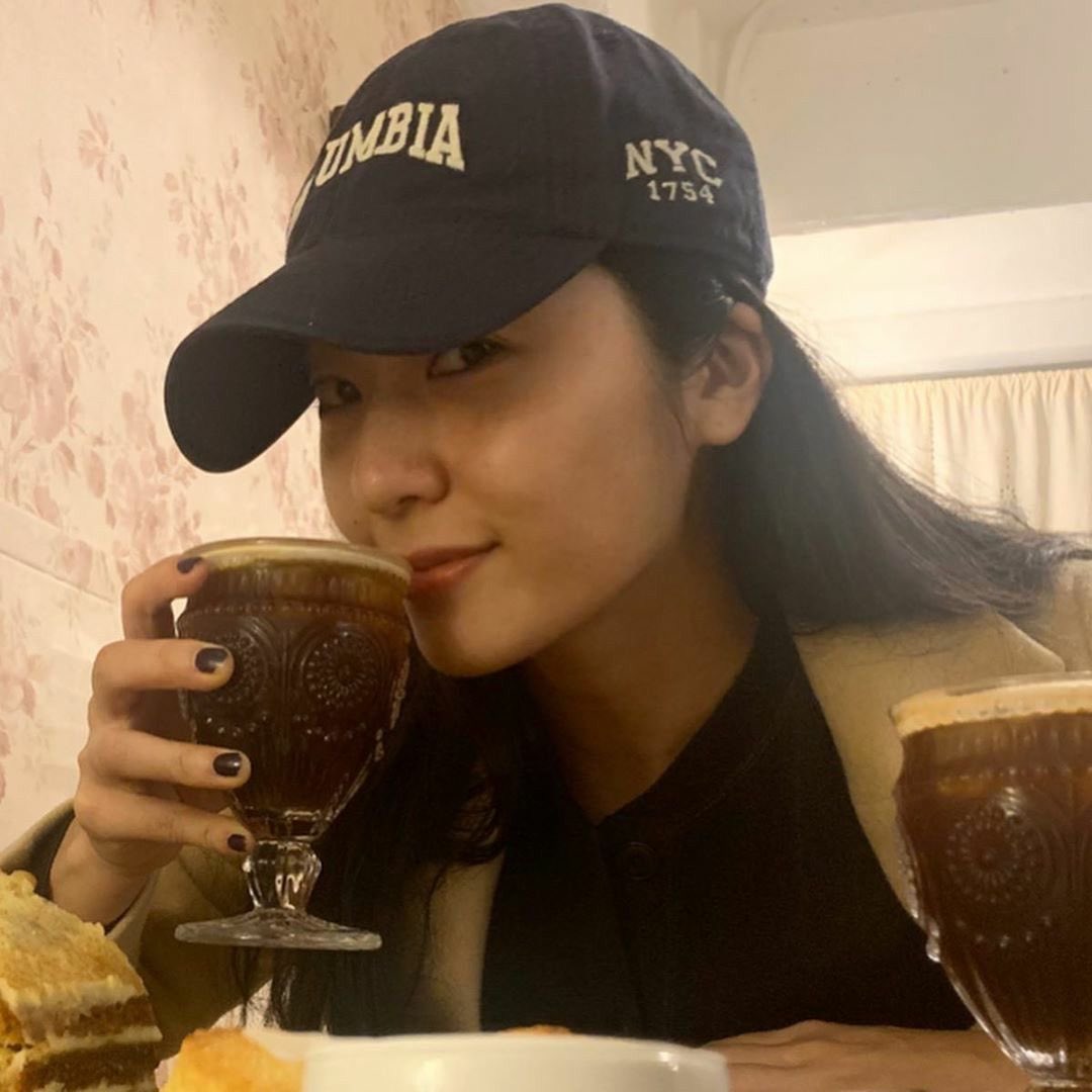 ㅤ
ㅤ
Istrinya Aryan era vs Pacarnya Adriel era.
Can you spot the difference?
Yes. The pressured wife vs happy girlfriend.
ㅤ
ㅤ