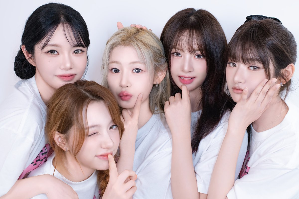 [🎁] 1ST ANNIVERSARY SPECIAL PHOTO 📸

★ 우zl 우정 절cH ズı켜 ★

#FIFTYFIFTY #피프티피프티
#가족사진