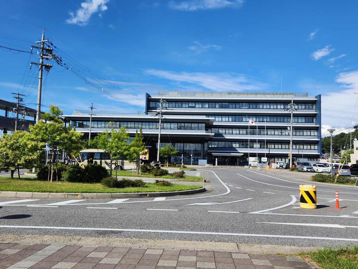 米原市役所 4F屋上広場・5F展望ロビー(滋賀県米原市)
2025/09/19撮影[リアルタイム投稿]
米原駅横だからトレインビュー場所。