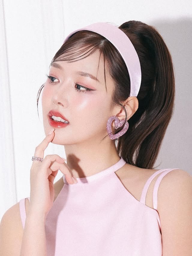 nugupromoter's tweet photo. Former GUGUDAN member Mimi will be making her solo debut on September 20th with the single 'Sweetdreams, My dear' https://t.co/pfaB4mxEEH