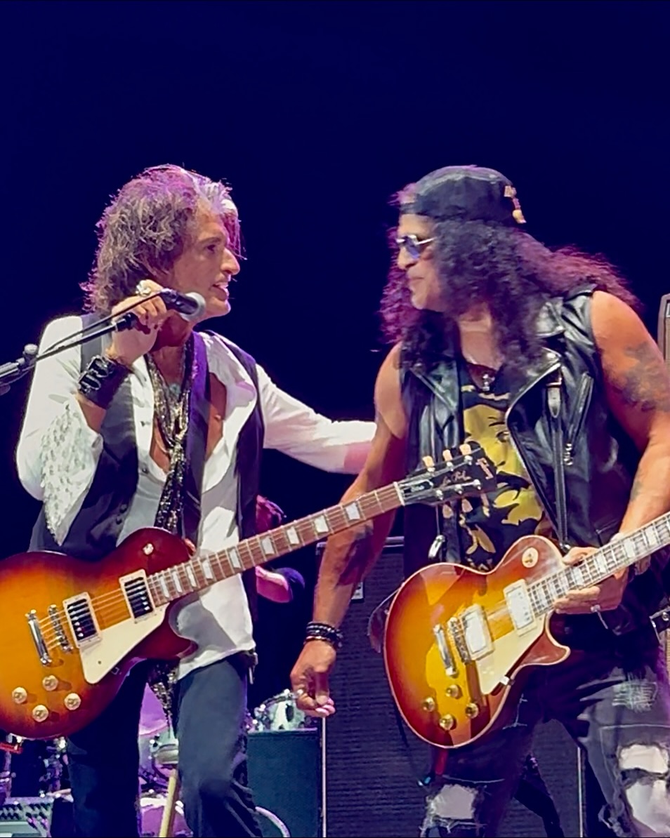 Slash_Updates's tweet image. Great shots! @Slash &amp;amp; @JoePerry together on stage at @HollywoodBowl ,supporting @TheWho , playing Mama Kin
(c) Tako