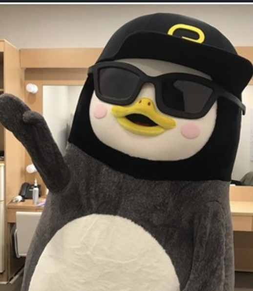 B_ID22's tweet photo. I see hanbin's fashion reference. 
Don't judge  😎

 #비아이 https://t.co/lG9XMQxsR7