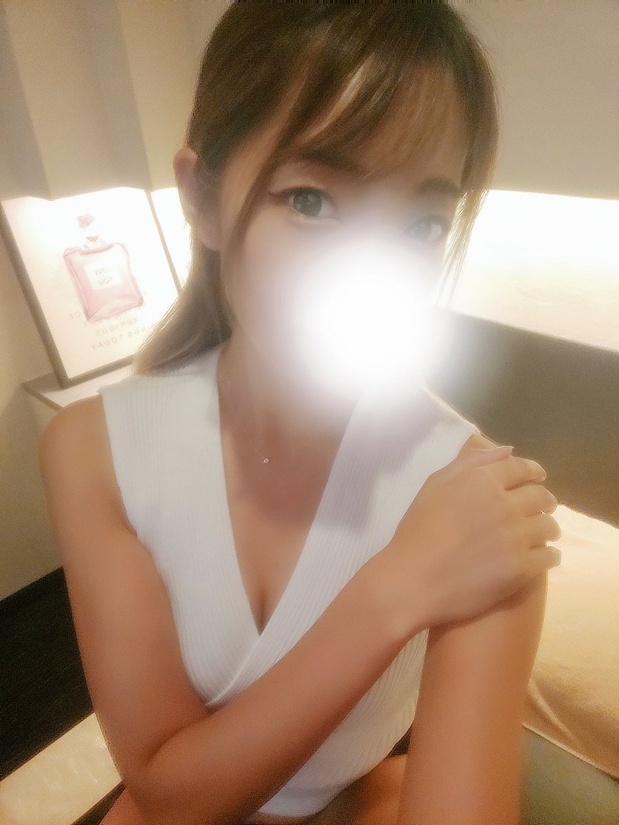 今週もおつかれさまですという事で固まった筋肉もしっかりほぐれていくのを感じて心身ともに緊張も溶かしてリラックスしていって下さいね🤲🧡
本日これから～18時15分🈳️ 18時30分～20時00分🈵️ 20時15分～🈳️
翌２時まで受付です🌹 連絡お待ちしてます🐈‍⬛💌
atarispa.com
#メンエス大阪