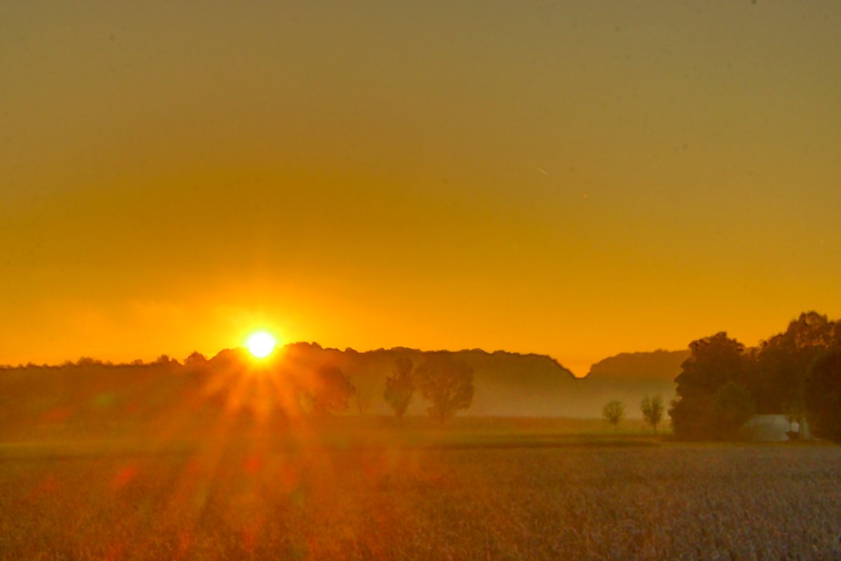 #vrtweer Luc Lambert 7u46 Ardooie wolken en zon wind  Z 28°