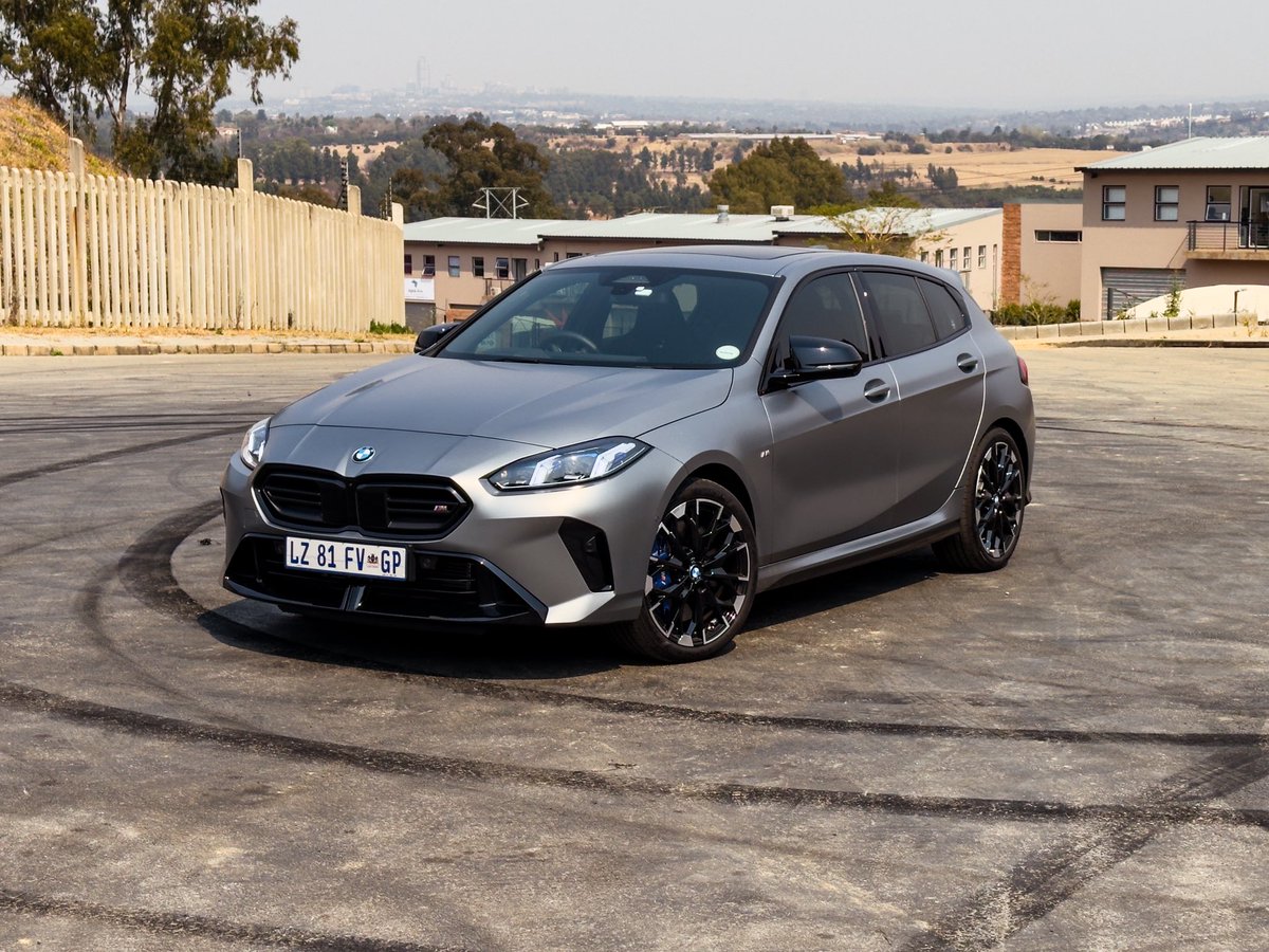 khuleonwheels's tweet photo. We are returning the keys of the new BMW M135 xDrive. The exterior design is sporty and sets it apart from the rest of the range. The cabin features large screens that now have fewer physical buttons. It is responsive and works well. Space is not…
#BMWSA #BMWM135 #M135 https://t.co/dKt5HsgiyX