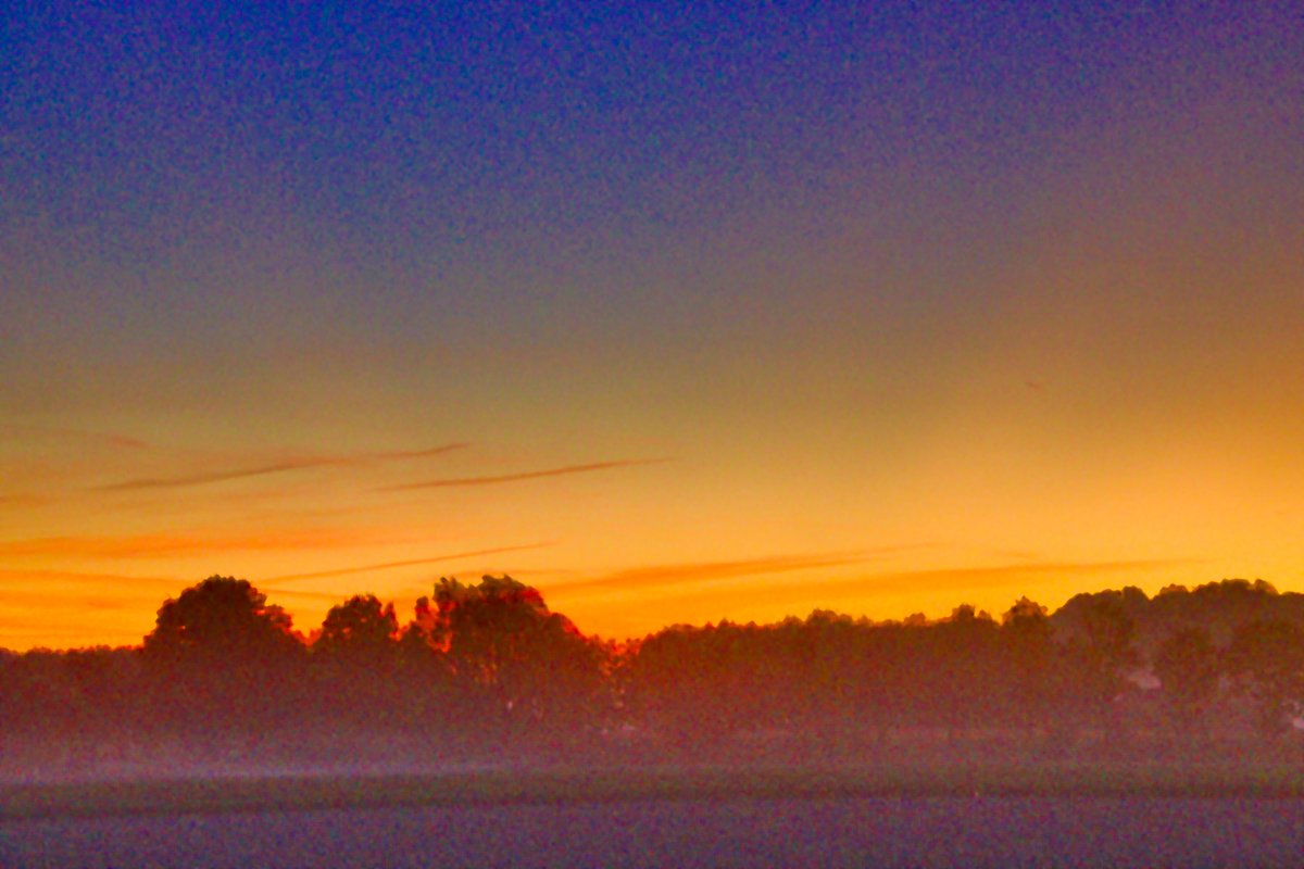 #vrtweer Luc Lambert 7u02
 Ardooie wolken en zon wind  Z 28°