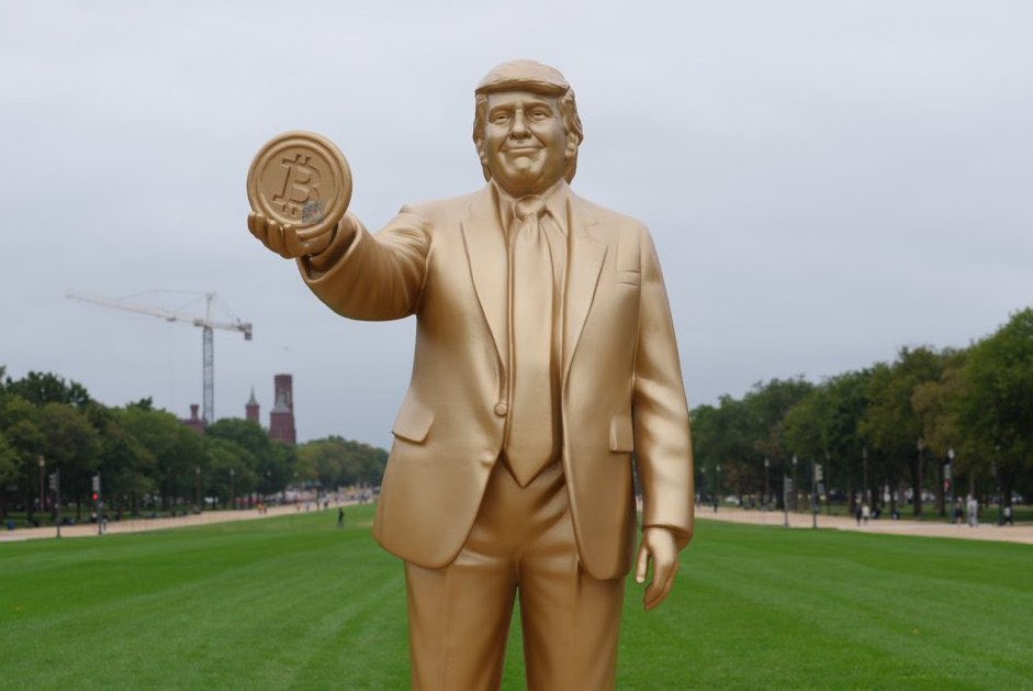 Trump Throne tweet media