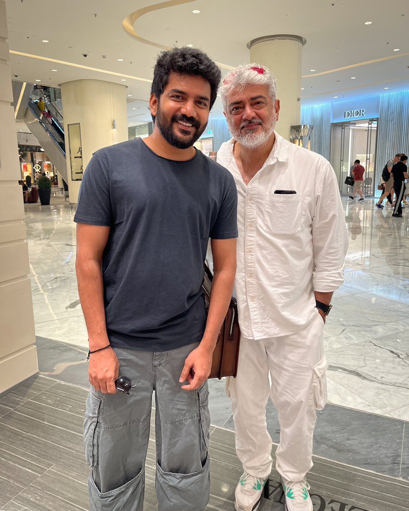 AK_VERIYAN__'s tweet photo. Best Wishes To Thala Fan @Kavin_m_0431 Na 💜 To Become His #Kiss Movie as Biggest Blockbuster 💜👑
Behalf of All Thala Fans 🙇✅♥️
#KissFromSept19 #KissBlockbuster https://t.co/dPXDJTs0b3