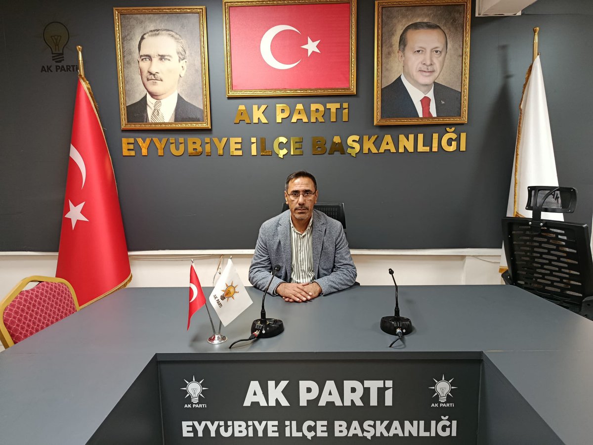 EYYÜBİYE’MİZ İçin;

📍AK Parti İlçe Başkanlığımızda Nöbetçimiz;

📌 İlçe Belediye Meclis Üyemiz Abdülaziz Çiftçi

✍️ Soru, görüş ve önerileriniz için

📞  (0414) 215 43 90

#SevdamızEyyübiye #SüleymanElgün #AkEyyübiye #Eyyübiye 

<a href="/RTErdogan/">Recep Tayyip Erdoğan</a> <a href="/Akparti/">AK Parti</a> <a href="/abuyukgumus/">Ahmet Büyükgümüş</a> <a href="/hakanaksu058/">Hakan AKSU 🇹🇷</a>