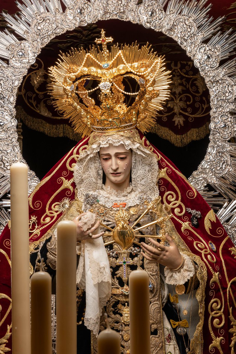 MAGNA MARIANA |

María Santísima de los Dolores aguarda la gran procesión magna.

Madre del dolor llena. Graba en mi corazón tu inmensa pena.

Agradecemos a Manuel Fernández Rando (@randofer94) y Pablo Martínez (<a href="/PMFotoscofrades/">Pablo Martínez Domínguez</a>) por su entrega para capturar a María Santísima.