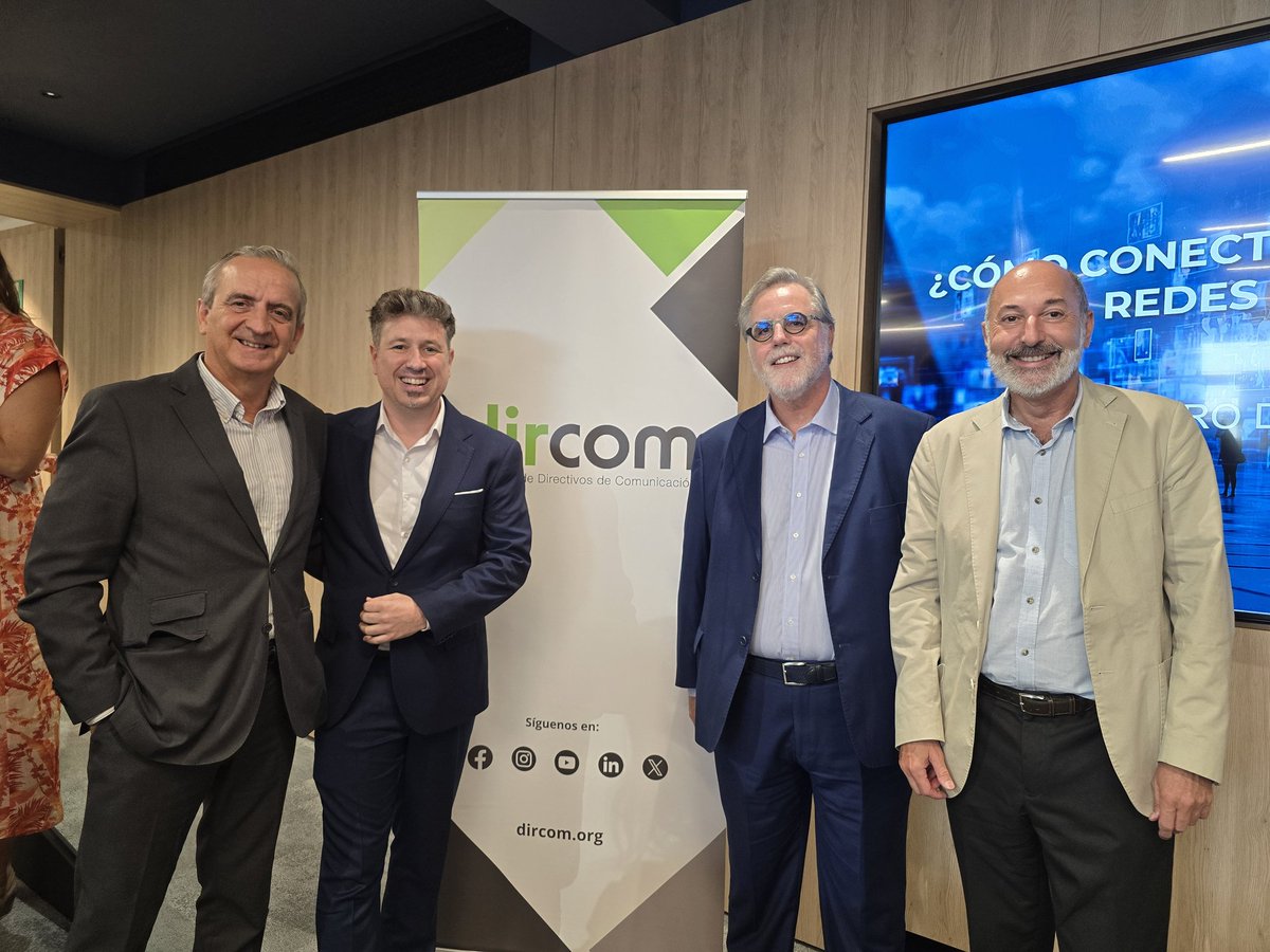 ¿Cómo conectar con tu audiencia? IA, redes sociales y medios. ¿Suena un poco endogámico? Sí, pero a nosotros nos pone hablar de esto.

Ayer celebramos el IX Foro de Comunicación Dircom Norte (Dircom, Asociación de Directivos de Comunicación) en el auditorio CaixaBank de Bilbao.