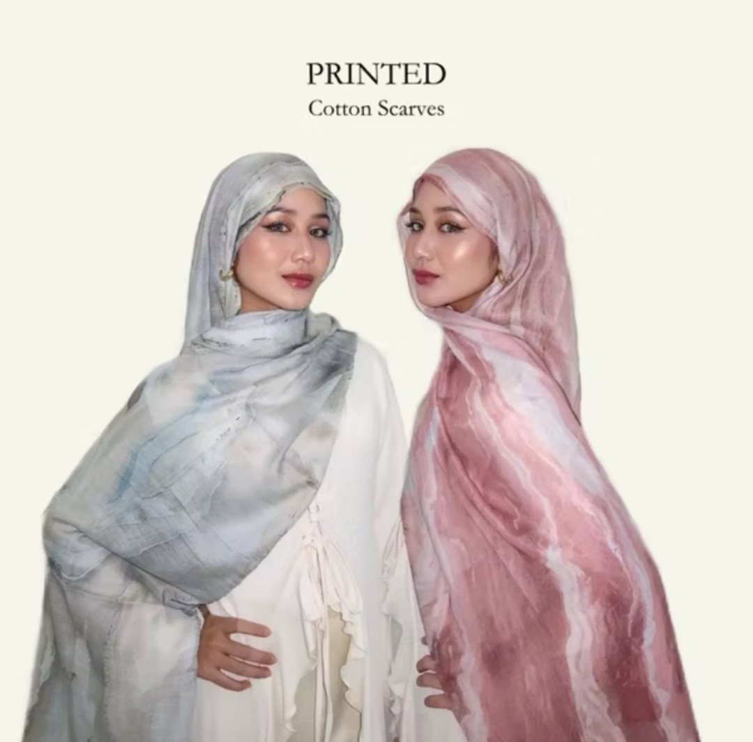 yayaagaleries's tweet photo. Pliss deh, kalian yang suka pake pashmina hijab harus cobain pake hijab printed kaya gini, karena looknya kalo dipake kaya beda auranya woy😍 auto bikin look makin standout tanpa usaha ribet. Yang paling menarik motifnya artsy bgt😩 

A thread >> https://t.co/uONUpoUGhi