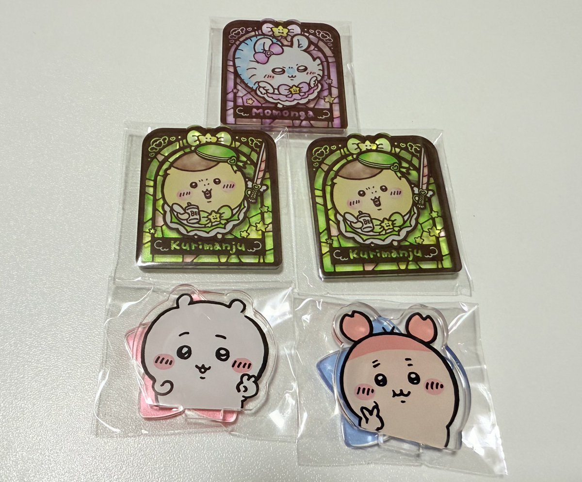 quuu773's tweet photo. 【交換】
ちいかわ まじかるちいかわステンドグラス風アクリルバッジ

譲: くりまんじゅう、モモンガ
求: うさぎ、ちいかわ、ハチワレ

--------------------------

ちいかわピース！なみんなのアクリルスタンド

譲: ちいかわ、古本屋
求: うさぎ、ラッコ

DMかコメントお待ちしています！ https://t.co/AQIplyd0vq