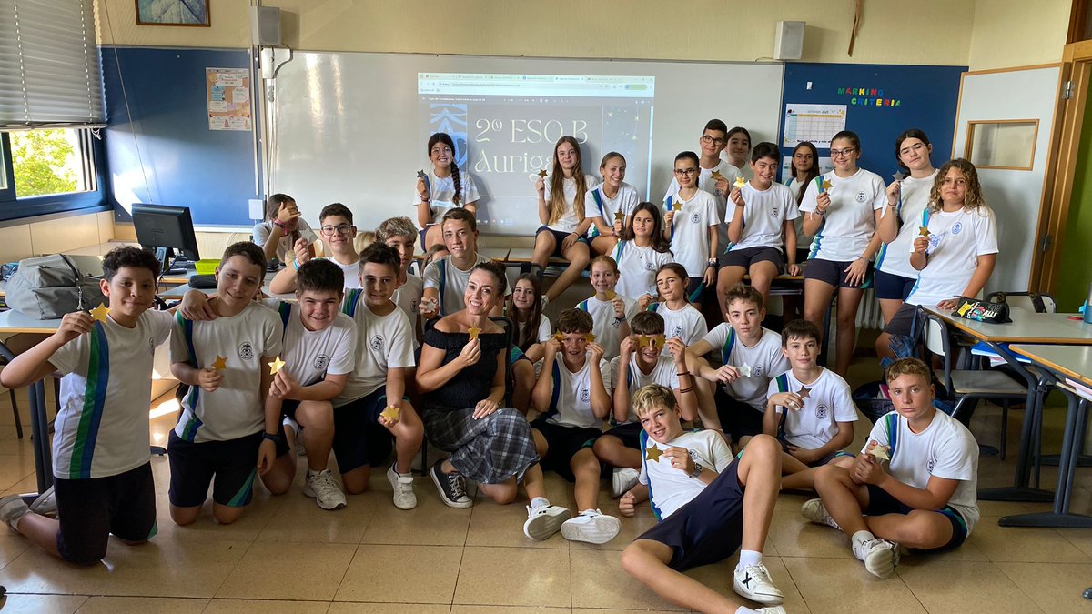 🖌️🎨En 2º ESO, en la hora de tutoría, dan inicio a la creación del mural del objetivo de curso🤝 Fomentando la creatividad, el trabajo en equipo y la reflexión personal, un espacio donde los valores se expresan en colores, formas e ideas 💙💡

#pmariacid #HastaElInfinitoYMasAlla