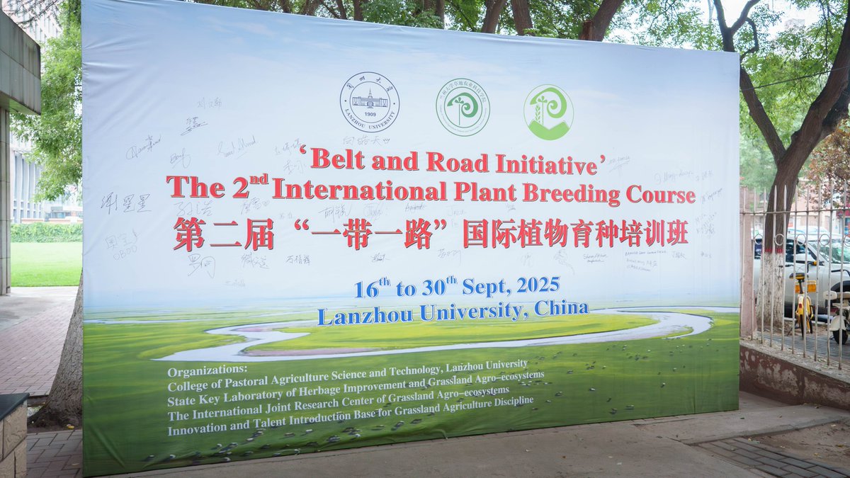 iLZU1909's tweet photo. The second "Belt and Road Initiative" International Plant Breeding Course runs from Sept 16 to 30 and officially opened on Sept 17 at #LZU's College of Pastoral Agriculture Science and Technology. The course aims to improve the efficiency of variety development, strengthen high-level talent cultivation, and promote international research collaboration.
The 15-day program brings together 16 experts from 7 countries, including #Australia, the #UnitedKingdom, #Ethiopia, and #Italy, along with 110 participants from research institutions across #Africa, Central Asia, and other Belt and Road countries. #InternationalLZU