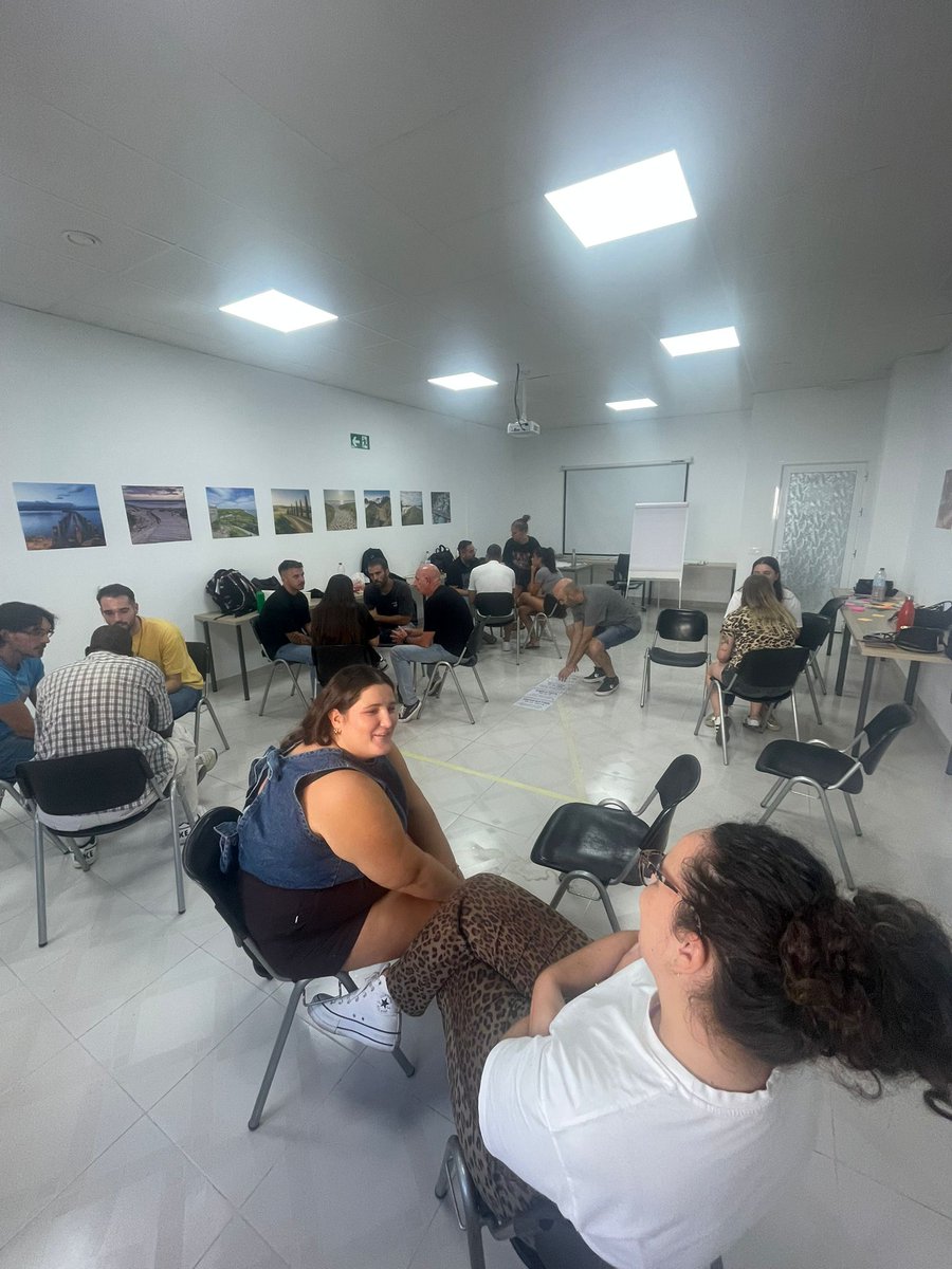 💪Continuamos con la Formación TEAL❗❗

💯Hoy nos centramos en la Dinámicas del cambio, los niveles de escucha y las estructuras grupales.

#teal #modeloteal #organizacionteal <a href="/Proyecto_CAIS/">CAIS</a>