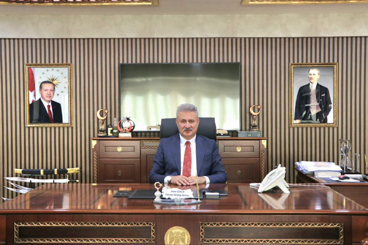 AKP’li Başkan Gözaltına Alındı

Kırıkkale’nin AK Partili Yahşiyan Belediye Başkanı Ahmet Sungur ile aralarında belediye yöneticilerinin bulunduğu 7 kişi irtikap soruşturması kapsamında gözaltına alındı. 

#sondakika