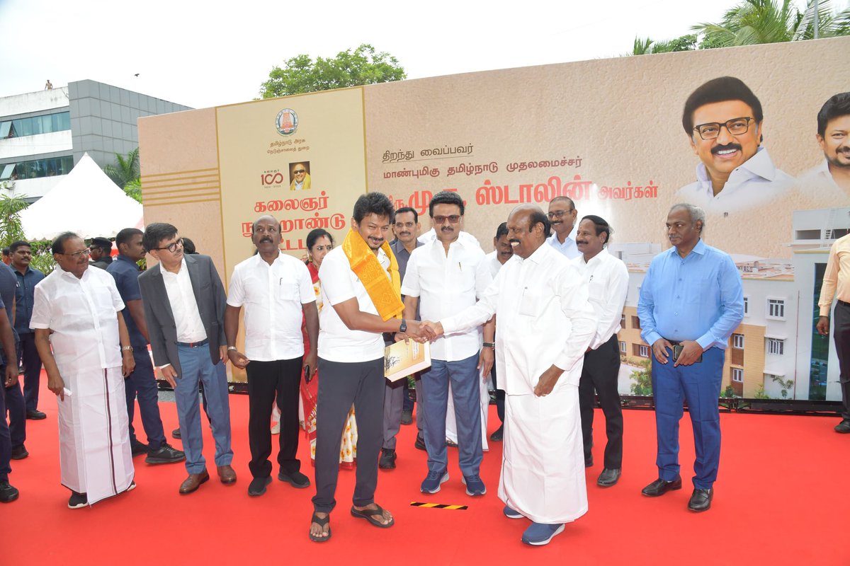 evvelu's tweet photo. சென்னையில் உள்ள நெடுஞ்சாலை ஆராய்ச்சி நிலைய வளாகத்தில் ரூ.29 கோடி செலவில் கட்டப்பட்டுள்ள கலைஞர் நூற்றாண்டு கட்டடத்தை திறந்து வைத்து, தமிழ்நாடு மாநில நெடுஞ்சாலை ஆணையத்தை தொடங்கி வைத்து, அதற்கான இலச்சினையை மாண்புமிகு தமிழ்நாடு முதலமைச்சர் திரு. மு.க. ஸ்டாலின் அவர்கள் வெளியிட்டார். https://t.co/i4EXD2RaGh