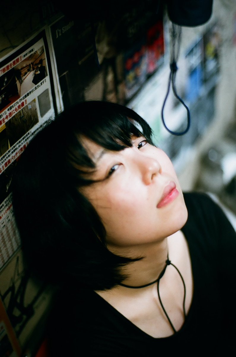 okama_bu's tweet image. 本日9/19（金）写真展4日目！
19-24時！DJあり！高円寺HoiPoi
instagram.com/decade_27_37_

そのあとは新宿LOFTにいかがでしょうか？
フライヤーのモデルになっているユキちゃんが梅割りガールしてます！
