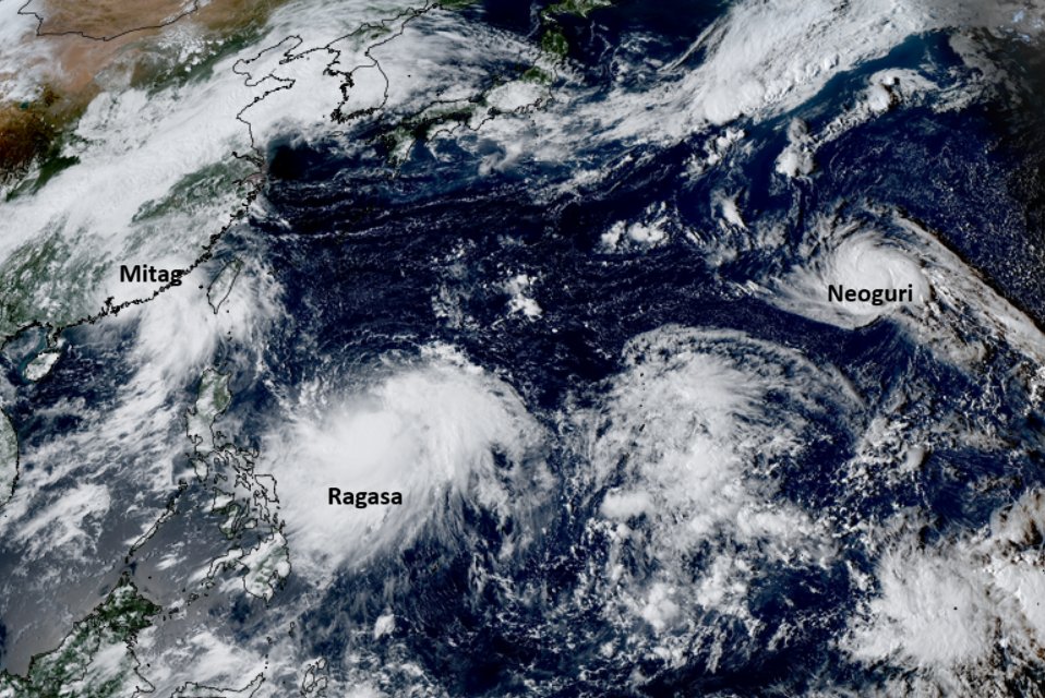metofficestorms's tweet photo. Tropical Storm #Mitag is making landfall just east of Hong Kong. Meanwhile Tropical Storms #Ragasa and #Neoguri are set to strengthen quickly over the weekend. https://t.co/E9yNucagmt