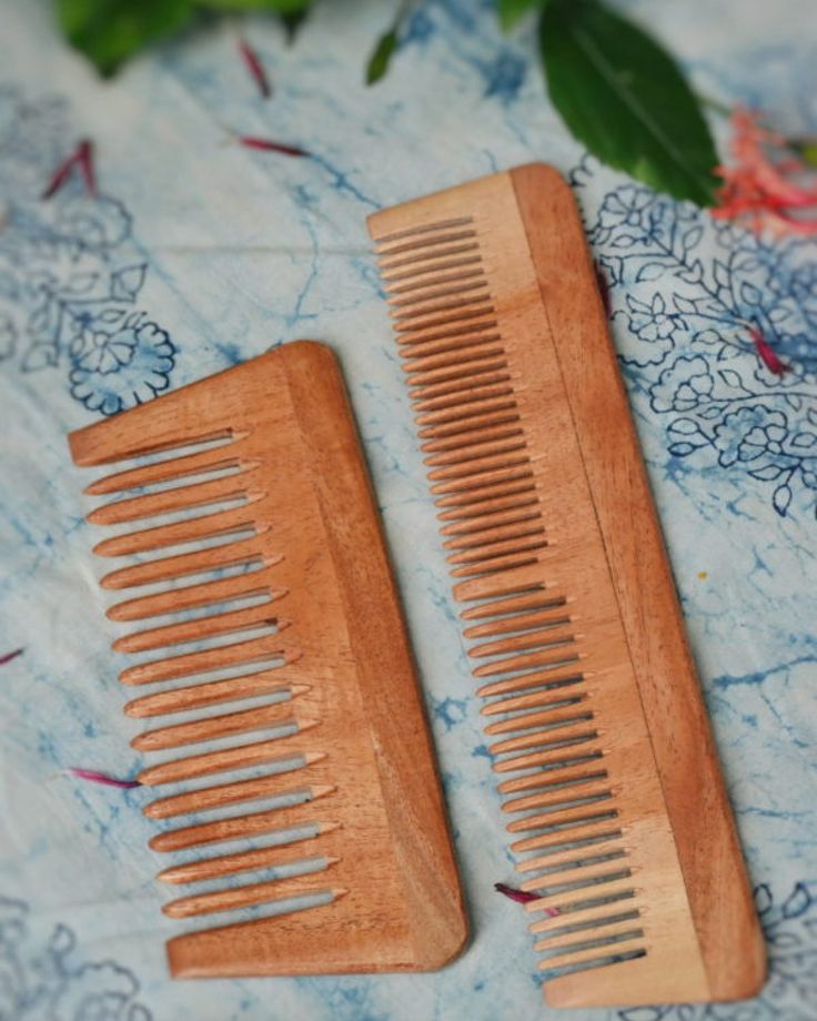 Which comb do you use ❔

For me it's wooden comb. 🪵

Pic: Pinterest and google