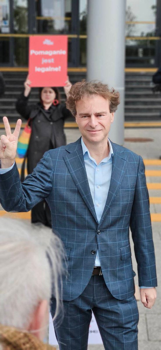 ✌🏽Solidarni z Bartkiem!

Czekamy na ogłoszenie wyroku.