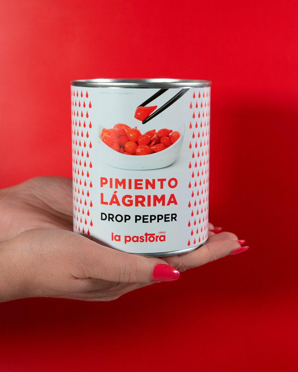 🌶️ Pimiento Lágrima La Pastora
Pequeño en tamaño, grande en posibilidades.

Este pimiento enano, con su sabor suave y natural, es ideal como topping en pizzas, ensaladas, pastas o incluso postres. Sorprende en coctelería y platos creativos por su estética y versatilidad.