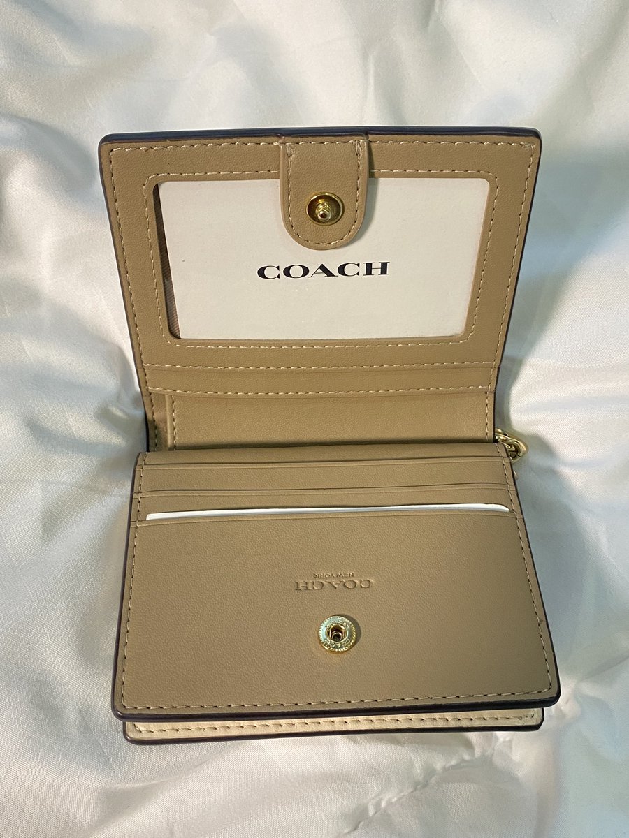 byebybee's tweet image. ส่งต่อกระเป๋าตัง coach สภาพดี 2,500 บาท ทักมาขอดูเพิ่มเติมได้ค่ะ ส่งฟรี #ส่งต่อกระเป๋า #ส่งต่อกระเป๋าตังค์ #ส่งต่อcoach #ส่งต่อกระเป๋าcoach #coach #ส่งต่อกระเป๋ามือสอง #ส่งต่อกระเป๋าตังcoach