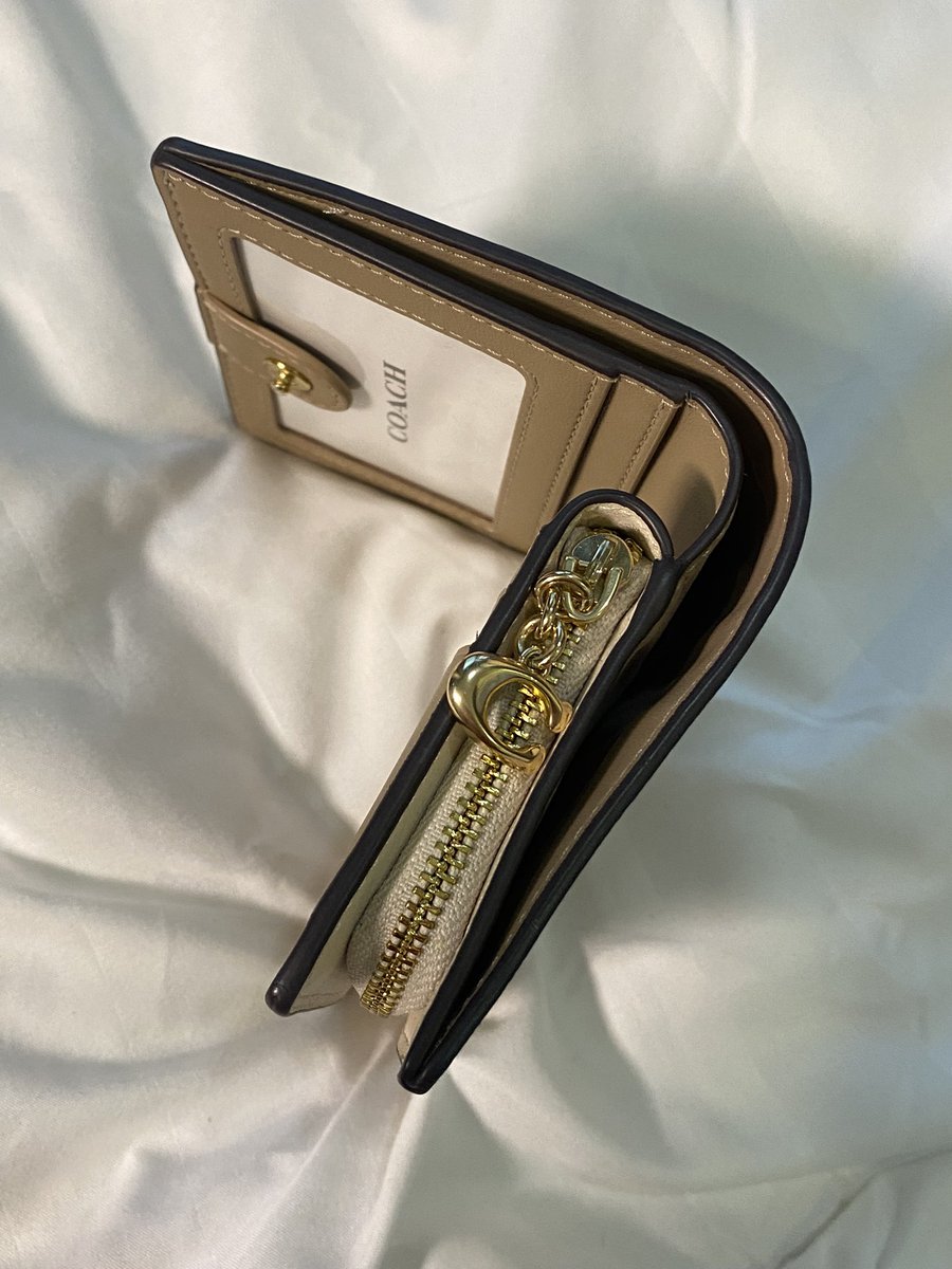 byebybee's tweet image. ส่งต่อกระเป๋าตัง coach สภาพดี 2,500 บาท ทักมาขอดูเพิ่มเติมได้ค่ะ ส่งฟรี #ส่งต่อกระเป๋า #ส่งต่อกระเป๋าตังค์ #ส่งต่อcoach #ส่งต่อกระเป๋าcoach #coach #ส่งต่อกระเป๋ามือสอง #ส่งต่อกระเป๋าตังcoach