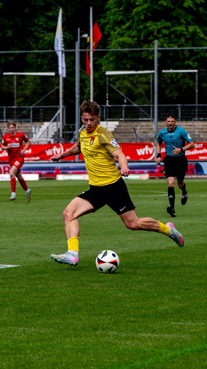 🎂 𝐇𝐀𝐏𝐏𝐘 𝐁𝐈𝐑𝐓𝐇𝐃𝐀𝐘, Christian Mistl! 

Einen wunderbaren 24. Geburtstag wünschen wir heute unserem Mann mit der Rückennummer 6️⃣! Nur das Beste, lieber Chris &amp; als besonderes Geschenk heute Abend natürlich drei Punkte 🥳