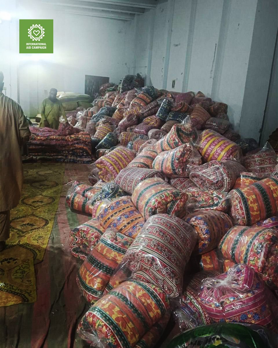 IACMiddleEAST's tweet photo. يستعد فريقنا لتقديم المساعدة لضحايا الفيضانات في باكستان.
. . . .
سيتم تسليم الطرود بالتعاون مع حكومة باكستان، مع إعطاء الأولوية للفئات الأكثر تضررًا من الحادث.
هذه مج��د بداية العمل. بفضل دعمكم الكريم، ما زلنا نوسع نطاق عملنا ونقدم حزم المساعدات. إن شاء الله. https://t.co/LxTdFwVSEy