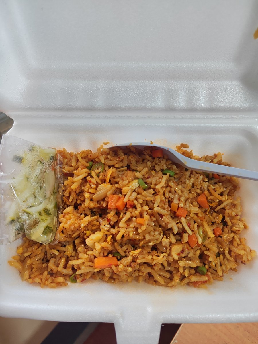 myannavi's tweet photo. こんにちは！  
今日の昼ご飯です。
ミャンマー語でပသျှူးထမင်းကြော်です。
とても美味しかったです。 https://t.co/bBLr5RckE3